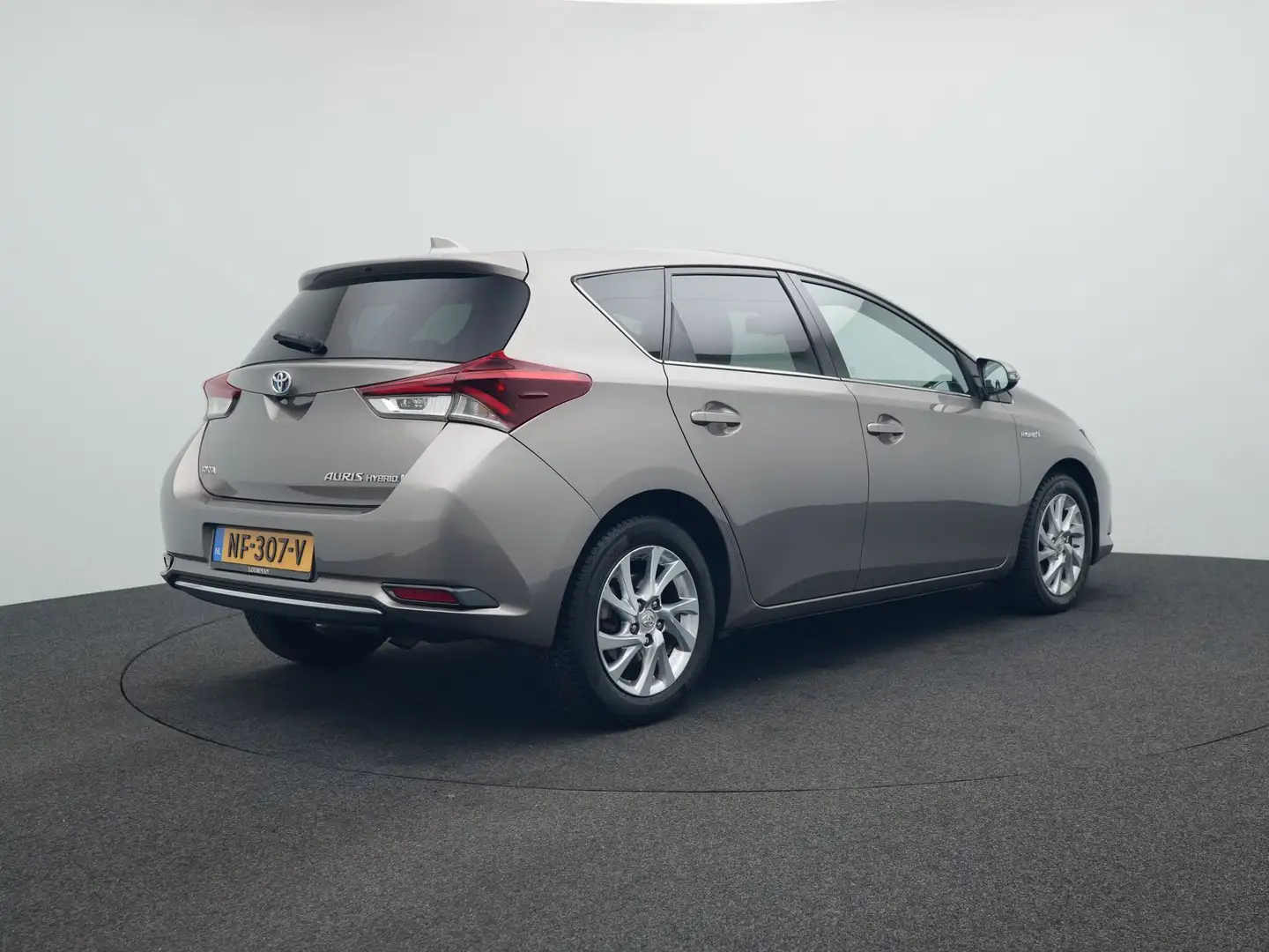Toyota Auris 1.8 Hybrid Trend Grijs - 2