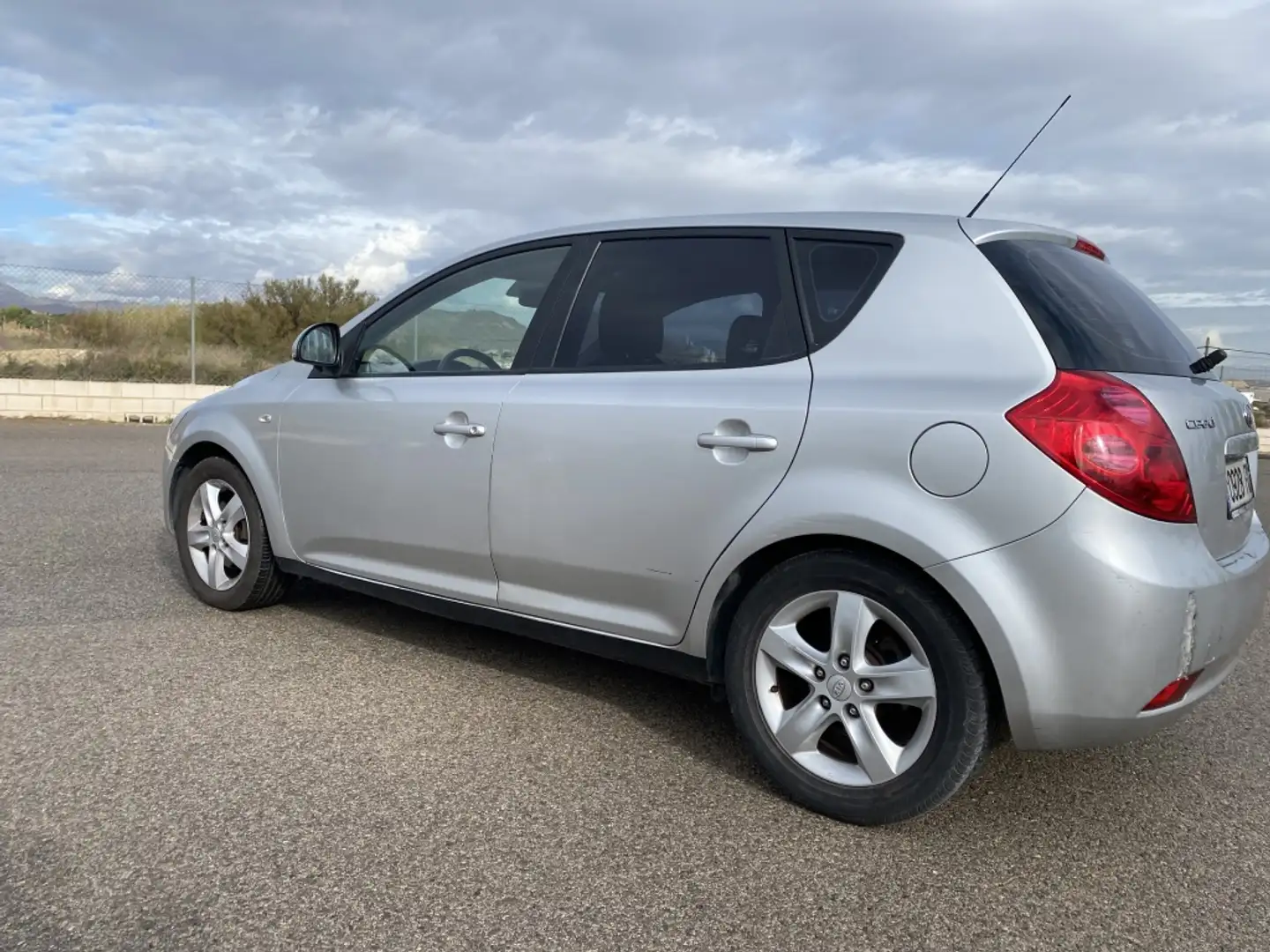 Kia Ceed / cee'd 1.6CRDi Concept Gris - 2