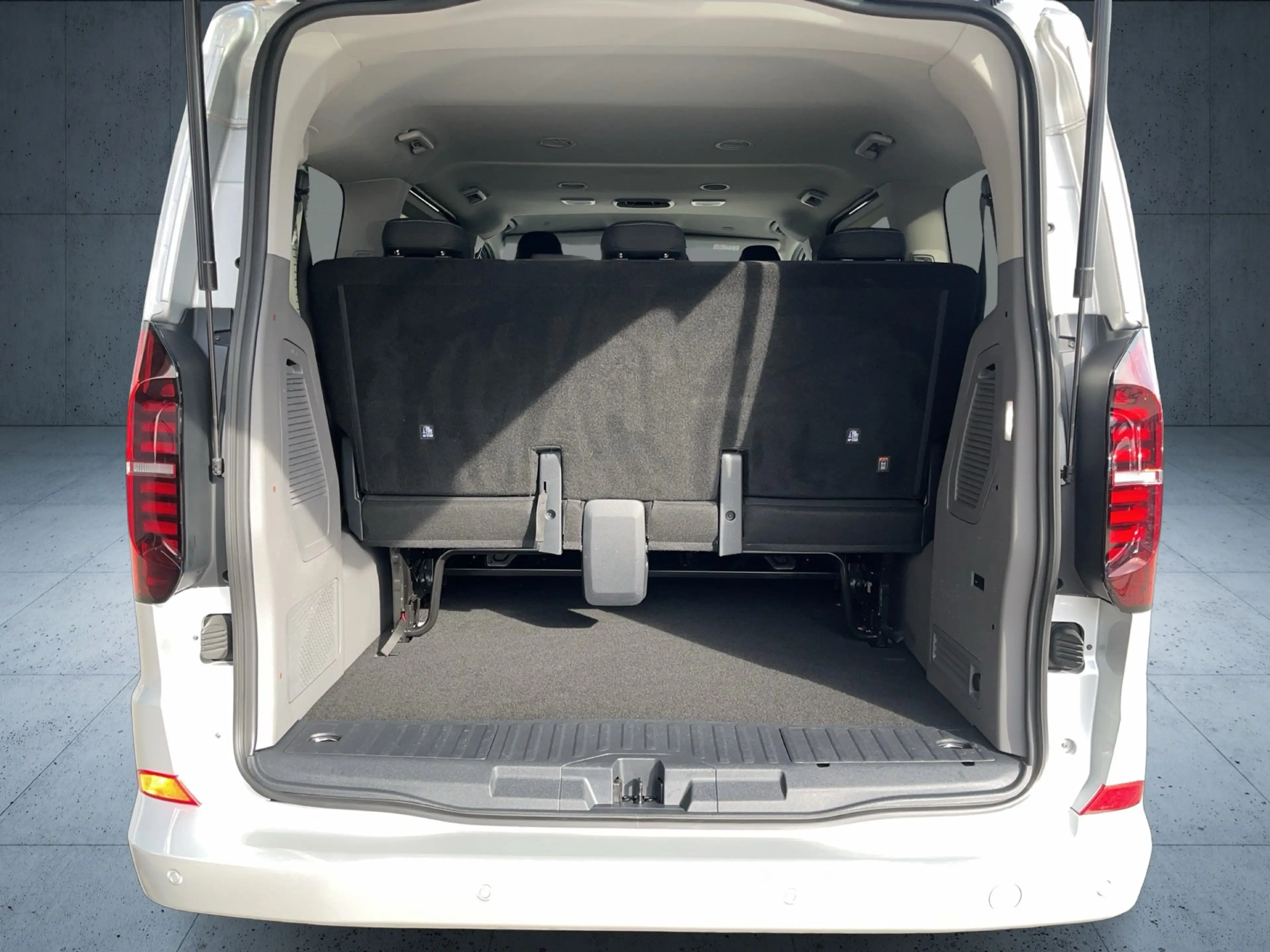 Volkswagen T7 Caravelle Life TDI DSG 4Motion AHK R-KAMERA — photo 15