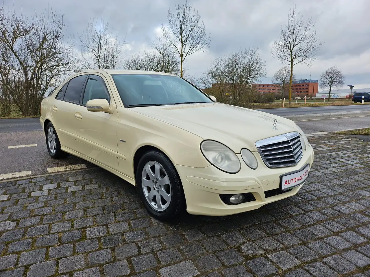 Mercedes-Benz E 200