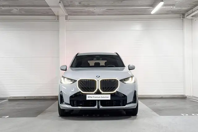 BMW X3 view 5