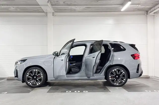 BMW X3 view 3