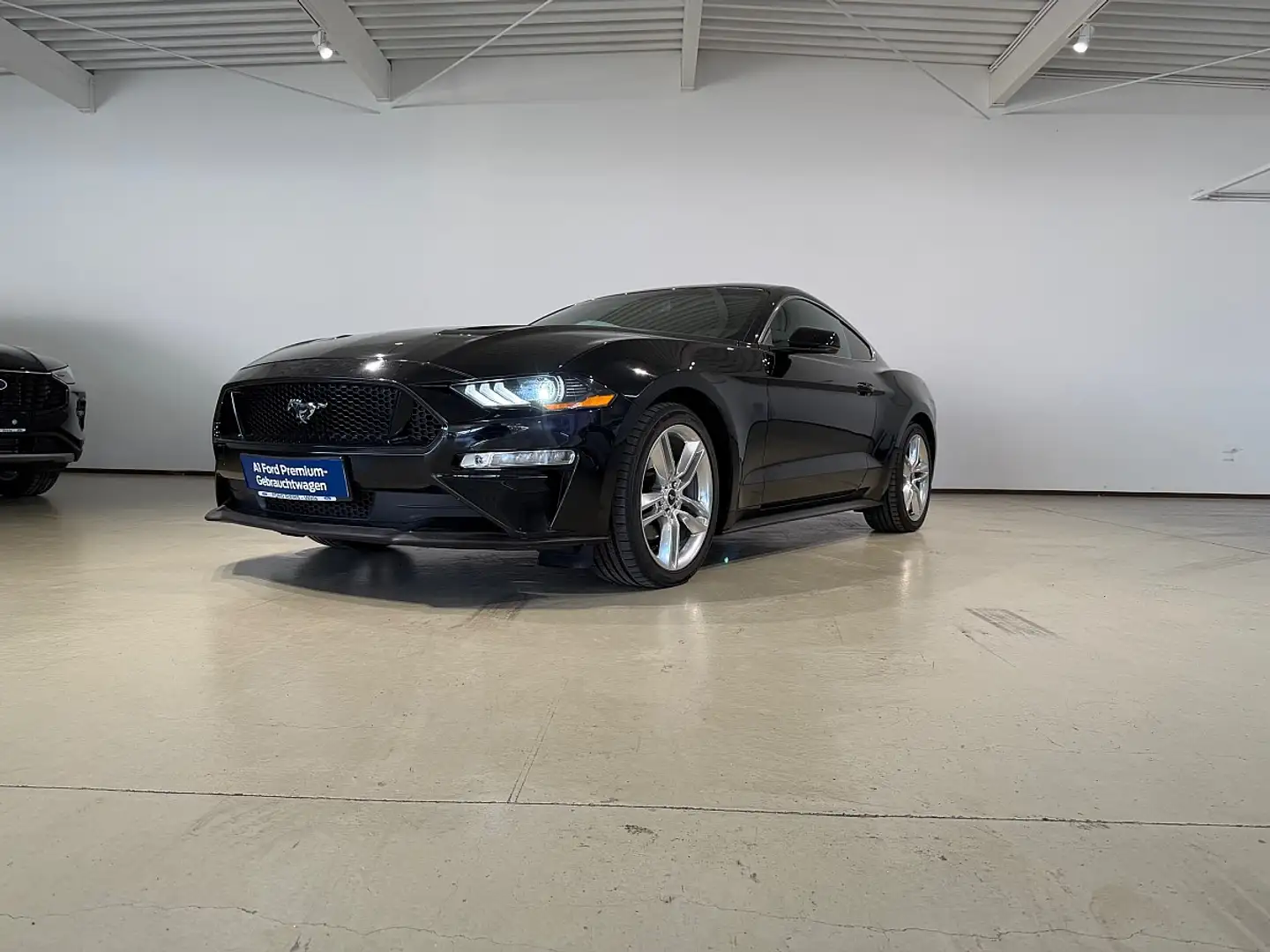 Ford Mustang 2,3 EcoBoost Aut. *TOP Zustand* Schwarz - 2