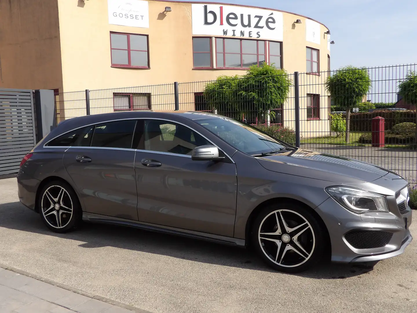 Mercedes-Benz CLA 200 CLA Shooting Brake 200 (CDI) d AMG Line Gris - 2