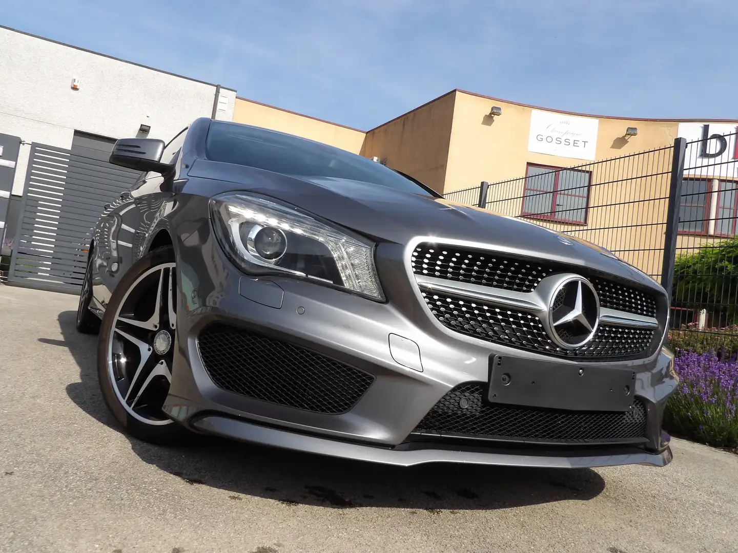 Mercedes-Benz CLA 200 CLA Shooting Brake 200 (CDI) d AMG Line Gris - 1
