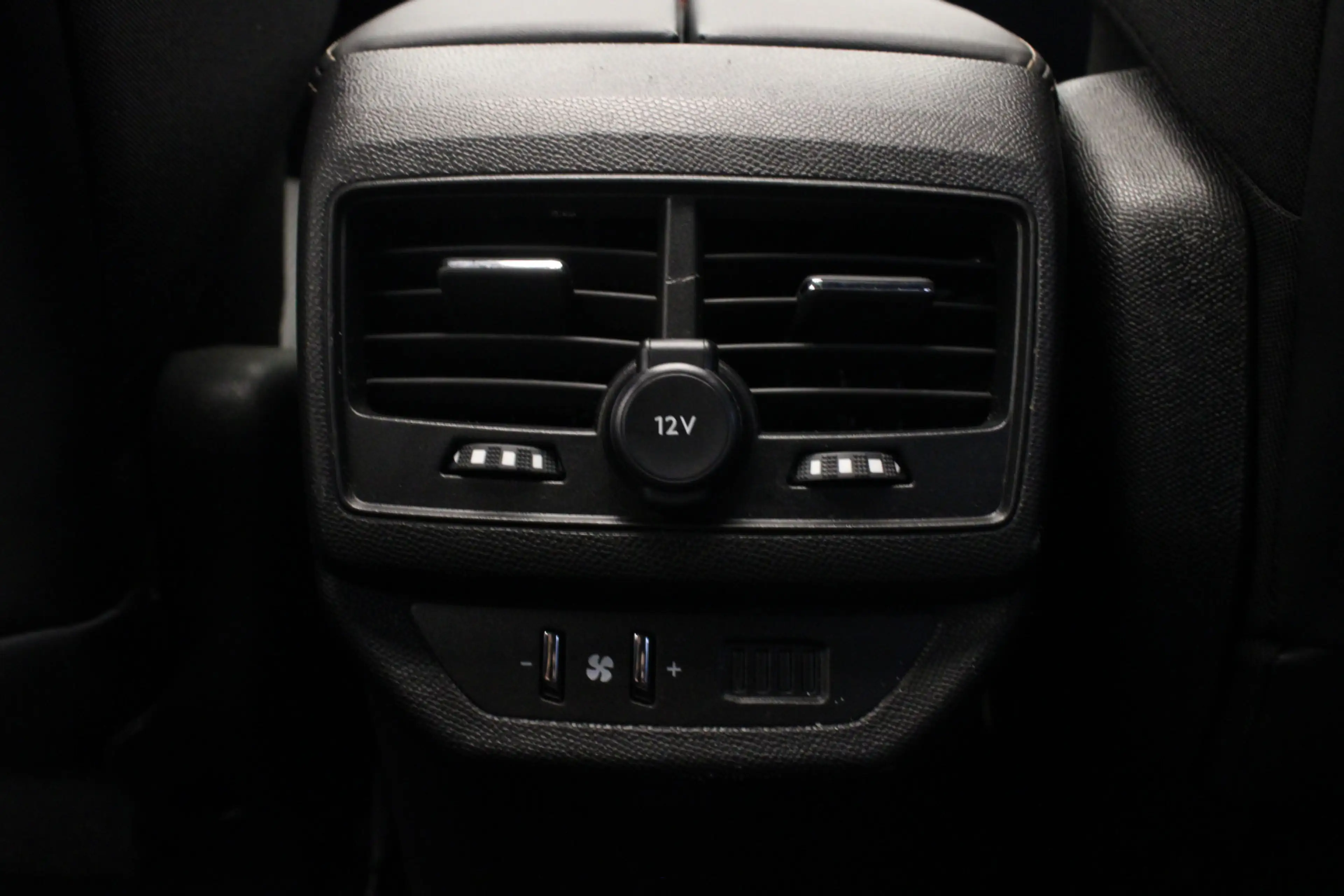Peugeot 5008 1.2 Hybrid 136 GT 7p |Pano|Stoelverw.|Trekhaak| — photo 24
