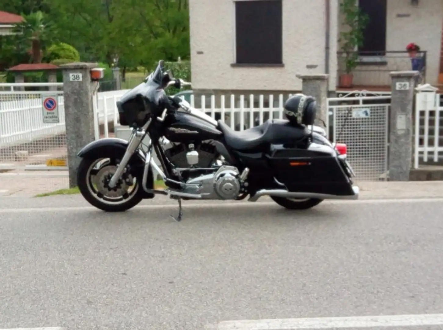 Harley-Davidson Street Glide crna - 1