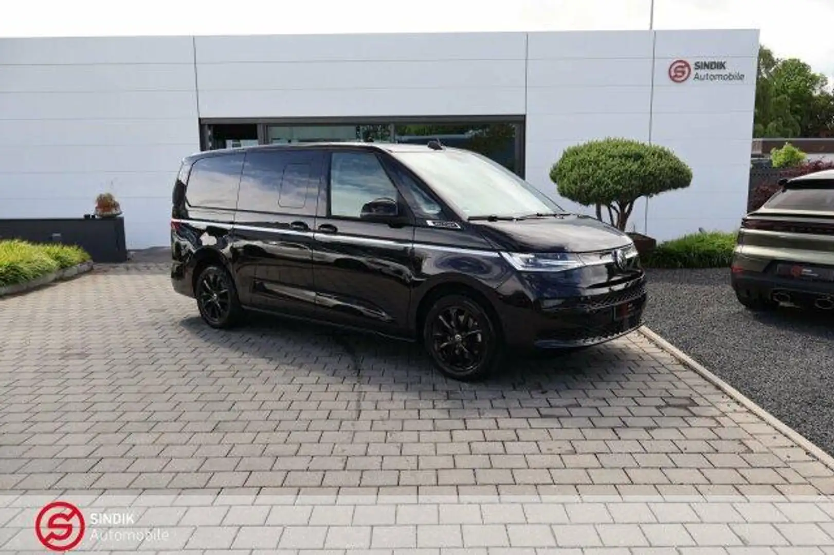 Volkswagen T7 Multivan TDI EDITION Style lang Pano-AHK-ACC Schwarz - 2