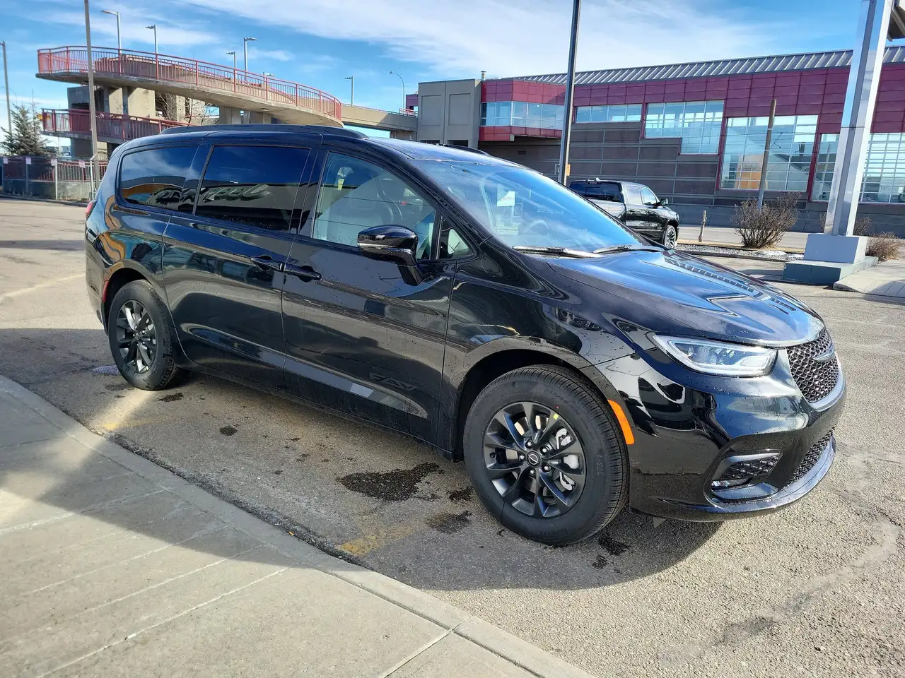 Chrysler Pacifica снимка Chrysler Pacifica