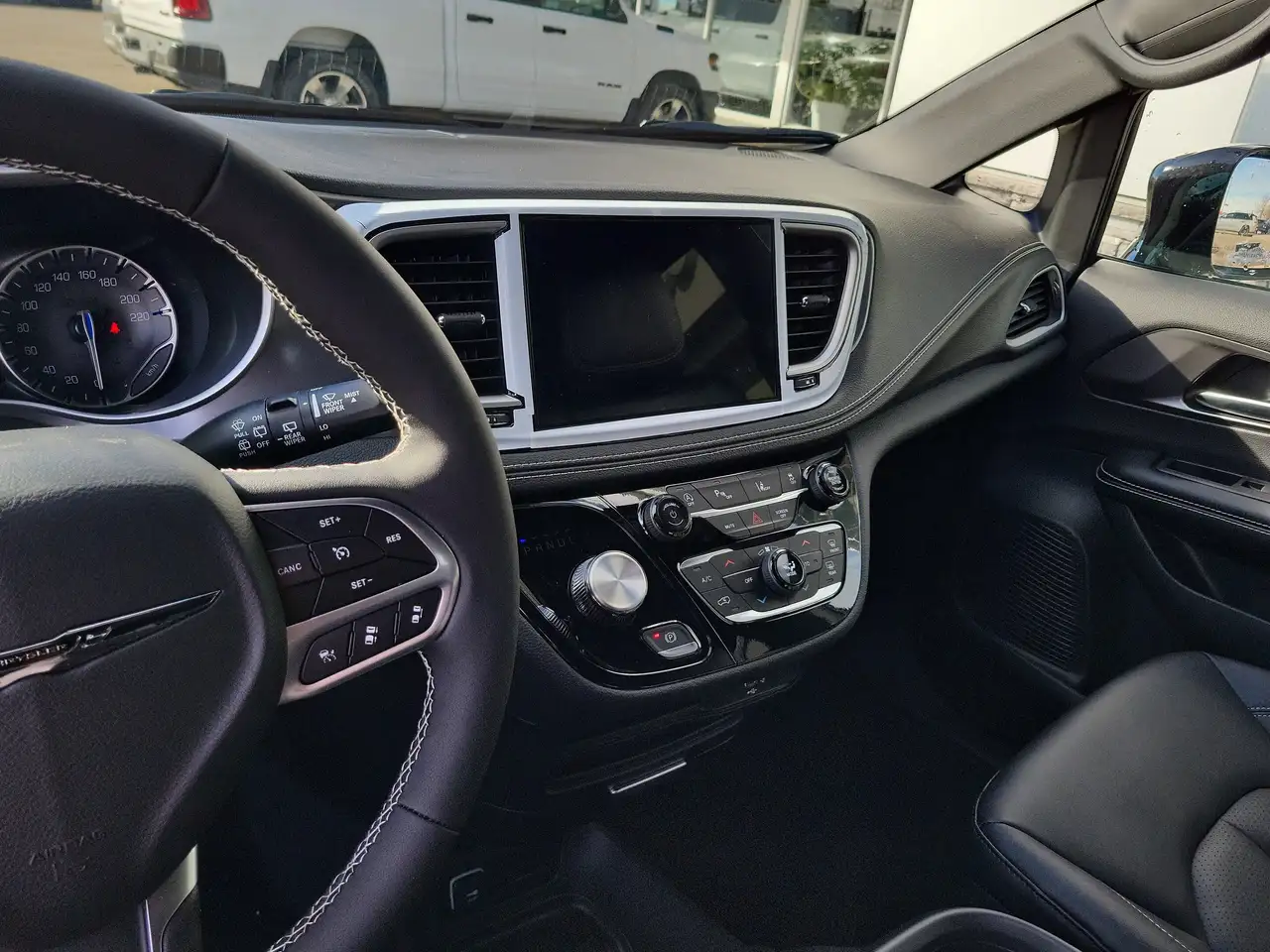 Chrysler Pacifica снимка Chrysler Pacifica
