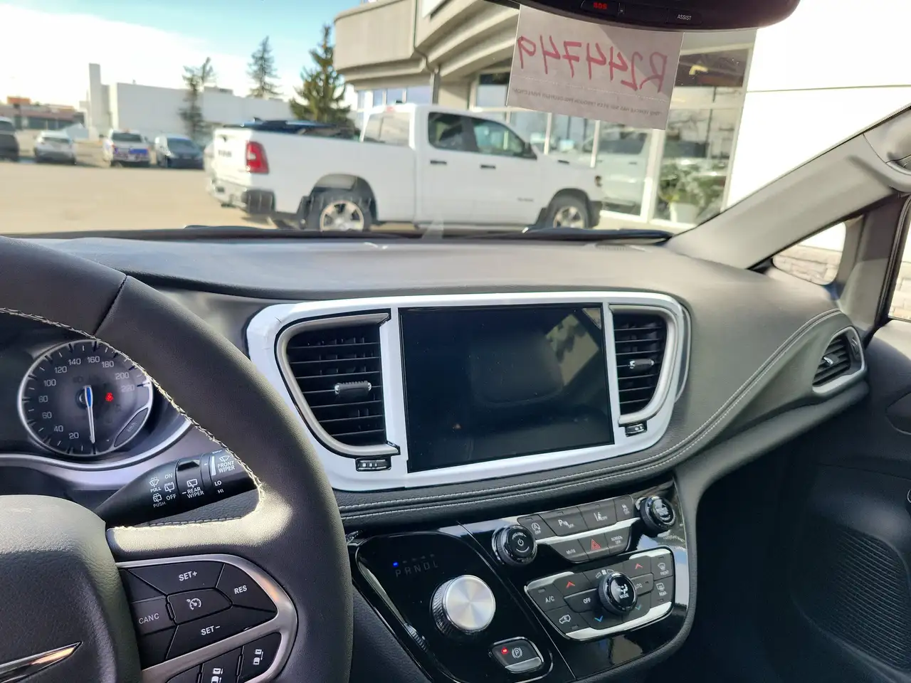 Chrysler Pacifica снимка Chrysler Pacifica