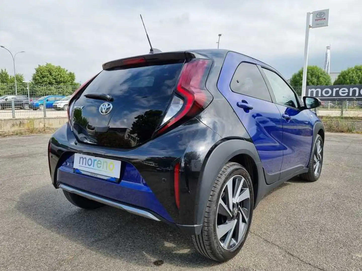 Toyota Aygo X 1.0 Lounge 72 CV s-cvt Blu/Azzurro - 2