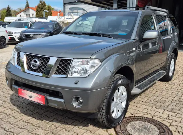 Nissan Pathfinder 2.5 dCi Elegance 7 Sitzer Top