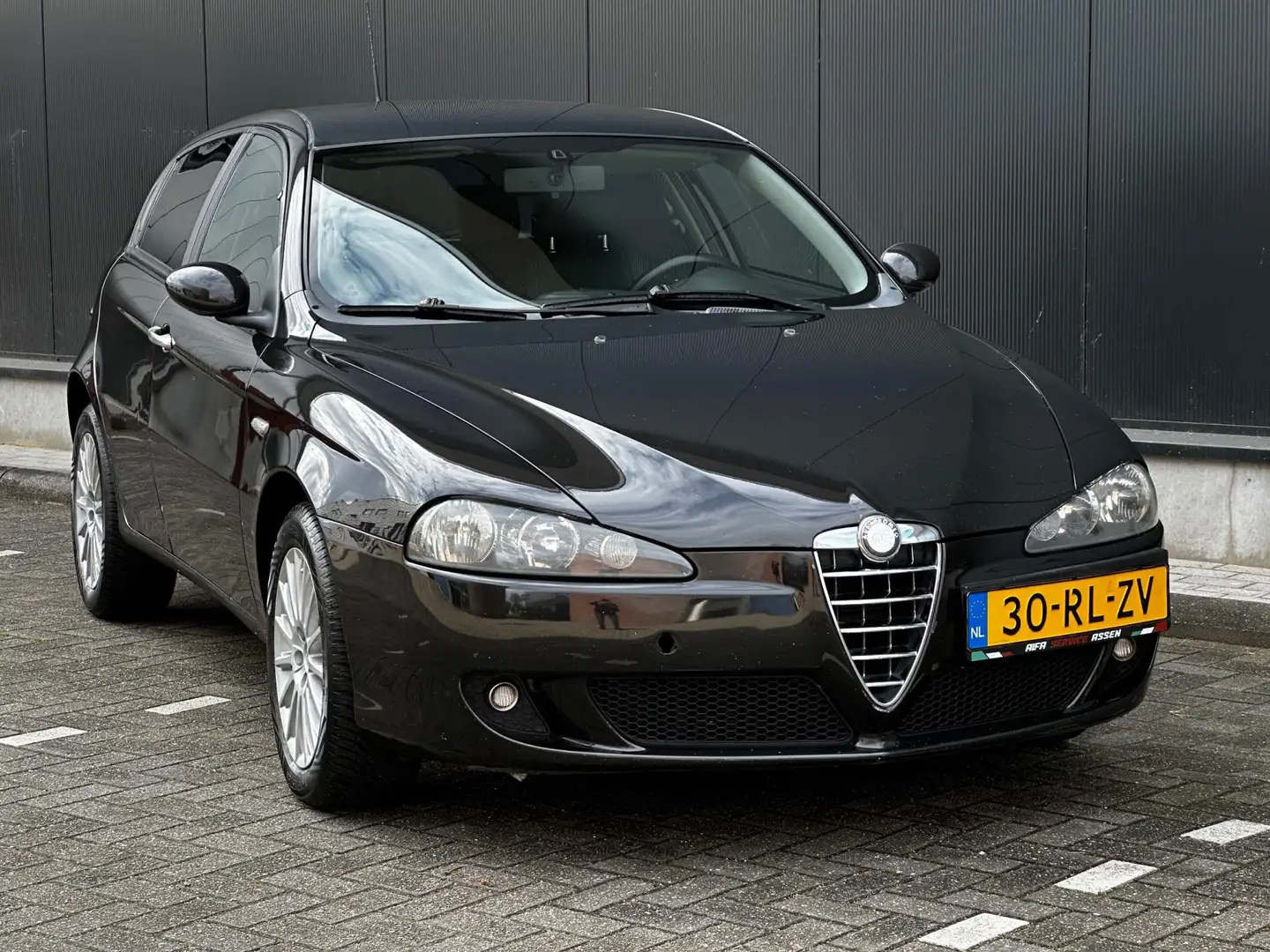 Alfa Romeo 147 2.0 T.Spark Distinctive 5-DEURS LEDER/CRUISE | NET Zwart - 2