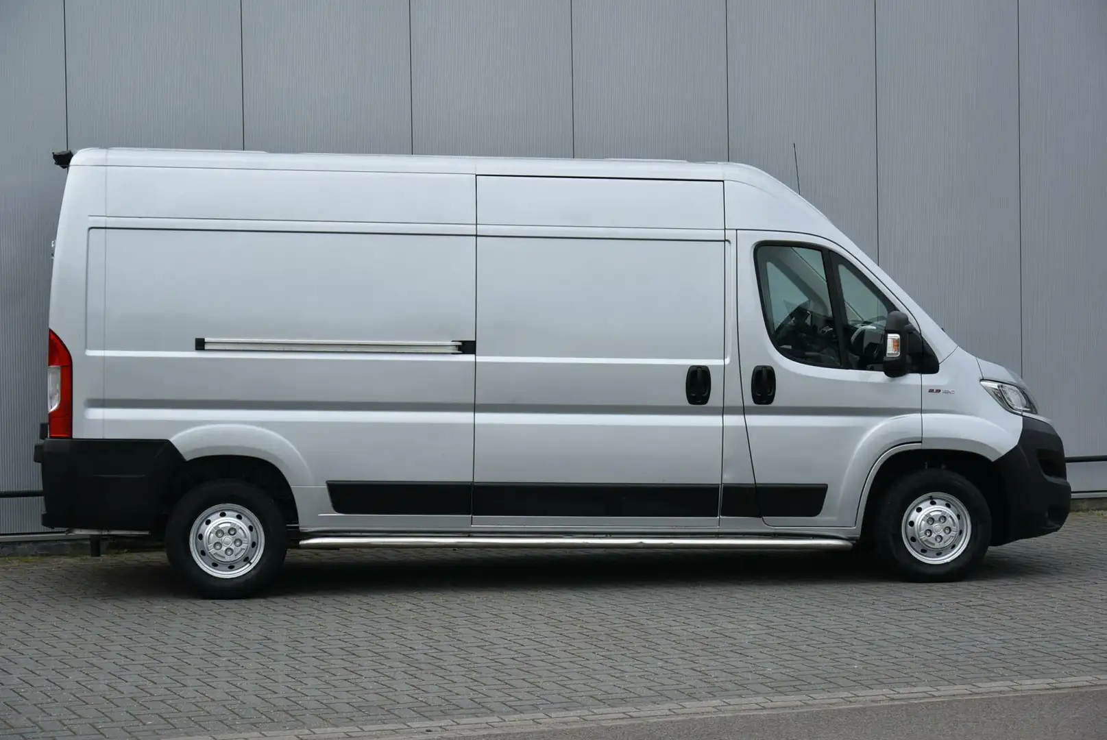 Fiat Ducato 2.3 MJ L3H2 Clima Airco Camera Navi Cruise PDC Gris - 2