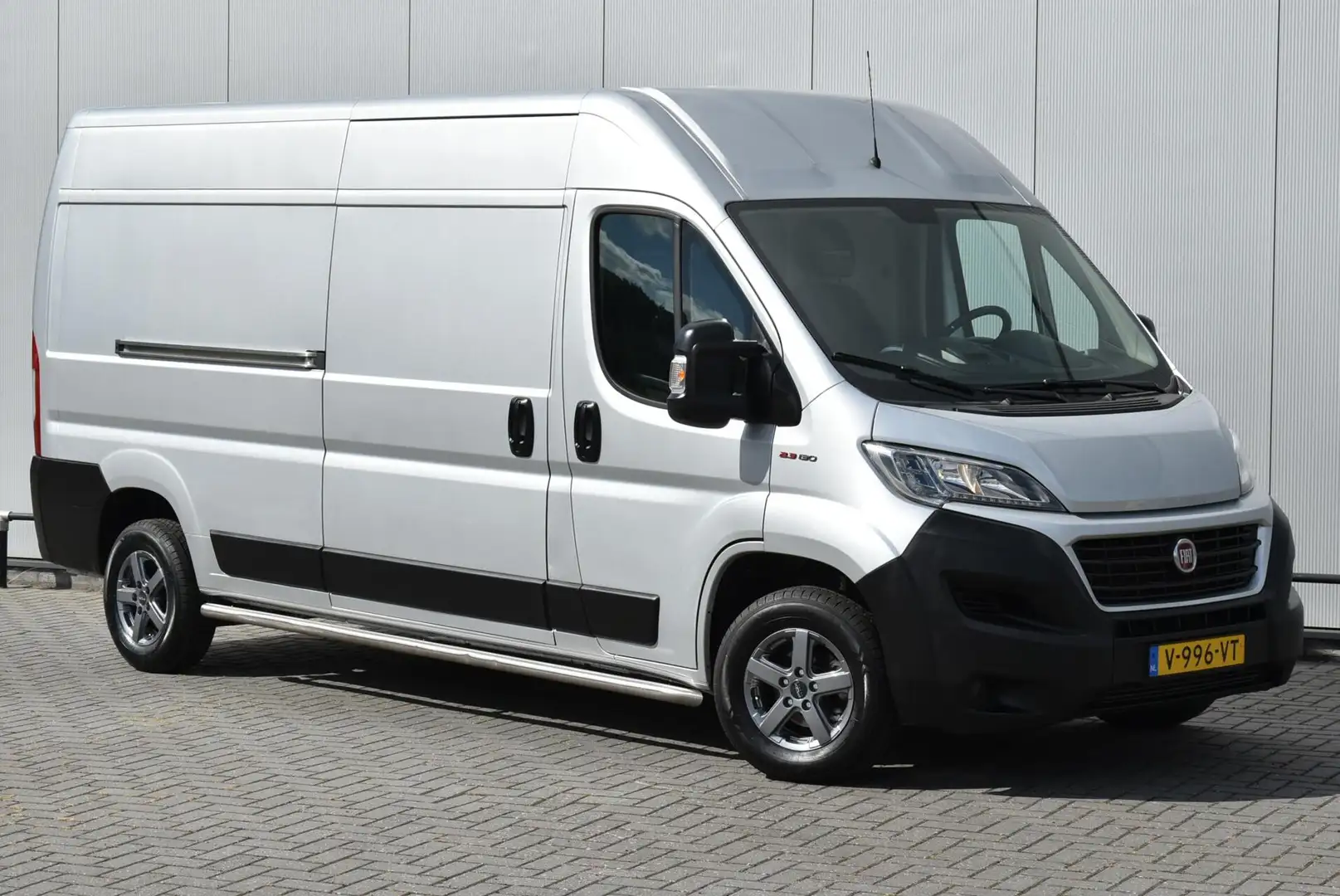 Fiat Ducato 2.3 MJ L3H2 Clima Airco Camera Navi Cruise PDC Grijs - 1