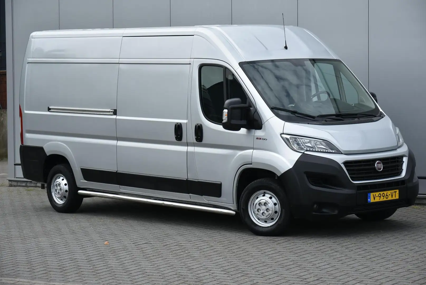 Fiat Ducato 2.3 MJ L3H2 Clima Airco Camera Navi Cruise PDC Gris - 1