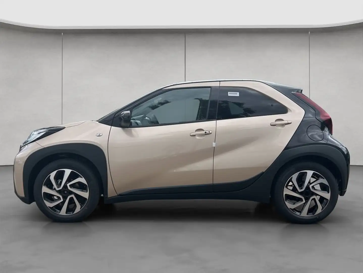 Toyota Aygo X X S-CVT Air Teamplayer Beige - 2