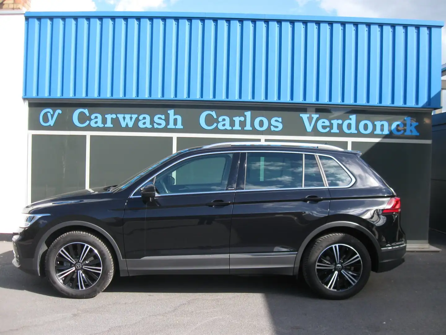 Volkswagen Tiguan Tiguan 1.5 TSI OPF DSG Move Zwart - 2