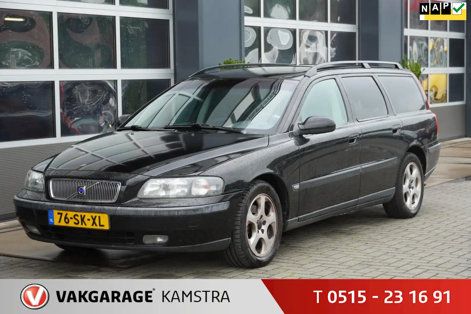 Volvo V70 2.4 Comfort Line 170PK Inruilkoopje! APK 06-2026 Zwart - 1