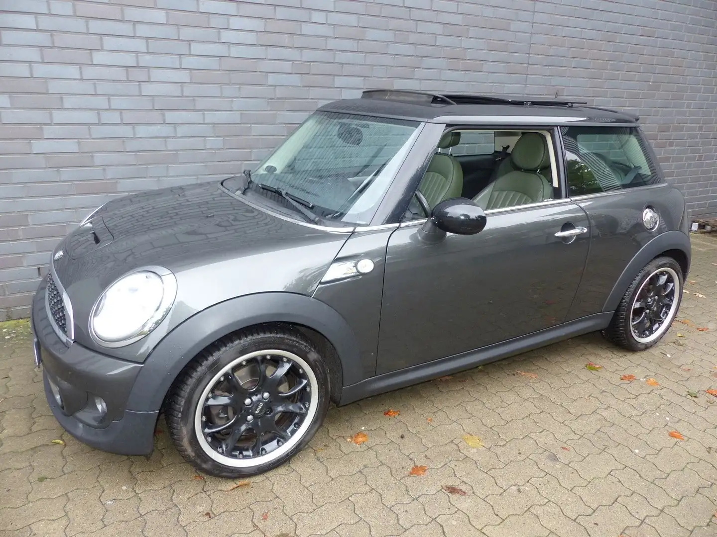 MINI Cooper S Automatik/Leder/Pano/Xenon/Navi/PDC Grau - 1