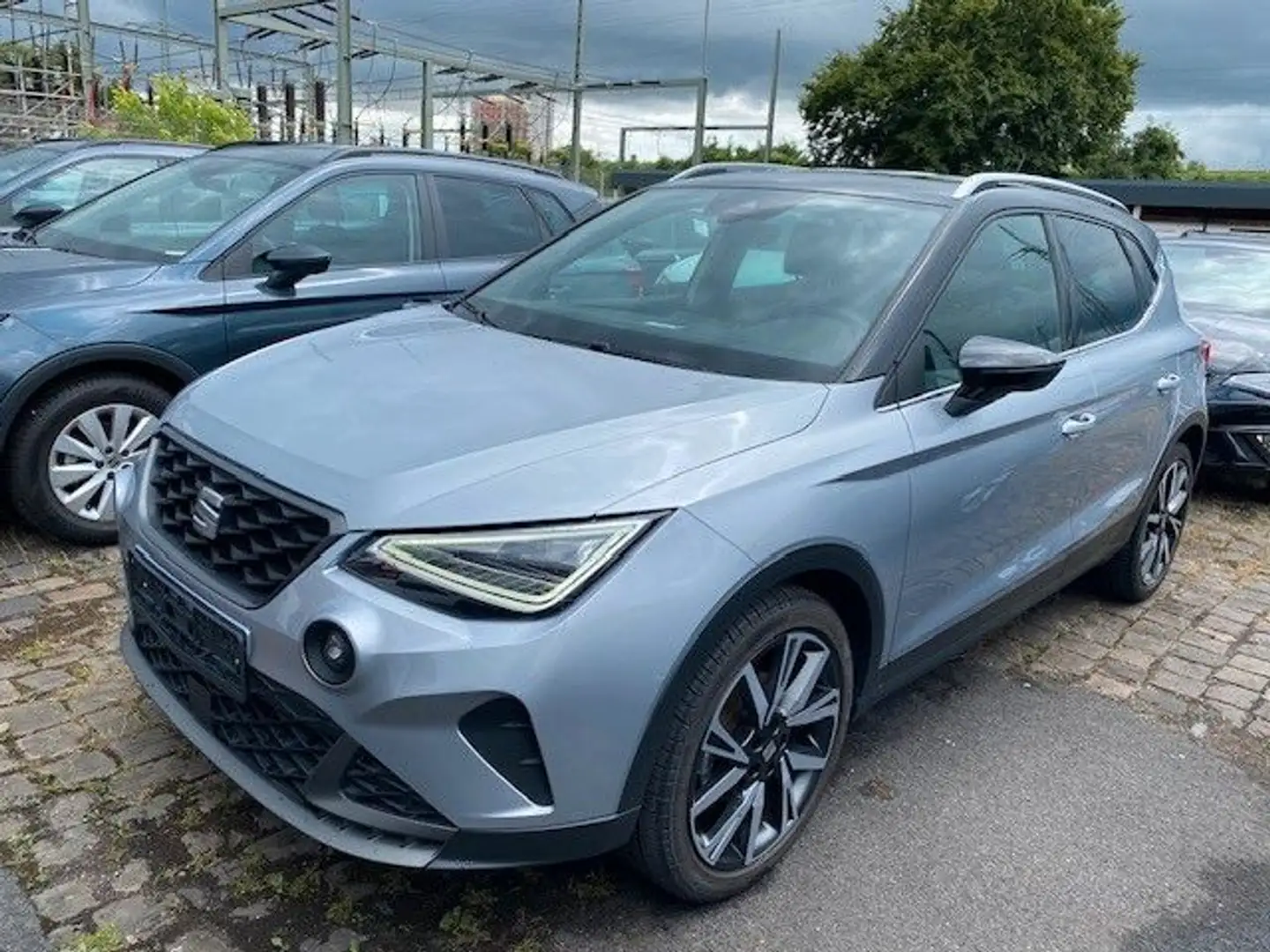 SEAT Arona FR 1,0 FR 81KW (110PS) Silber - 1