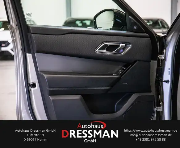 Land Rover Range Rover Velar view 9