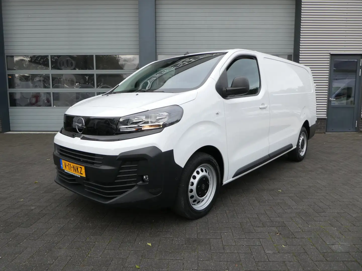 Opel Vivaro 2.0, 180pk, Automaat, L3, Navigatie, PCD, 3-Zits. Wit - 1