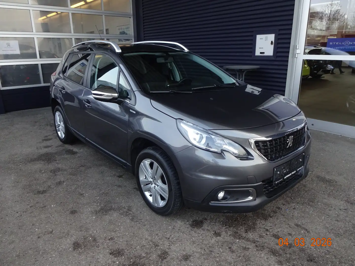 Peugeot 2008 Style BHDI 100 Grau - 1