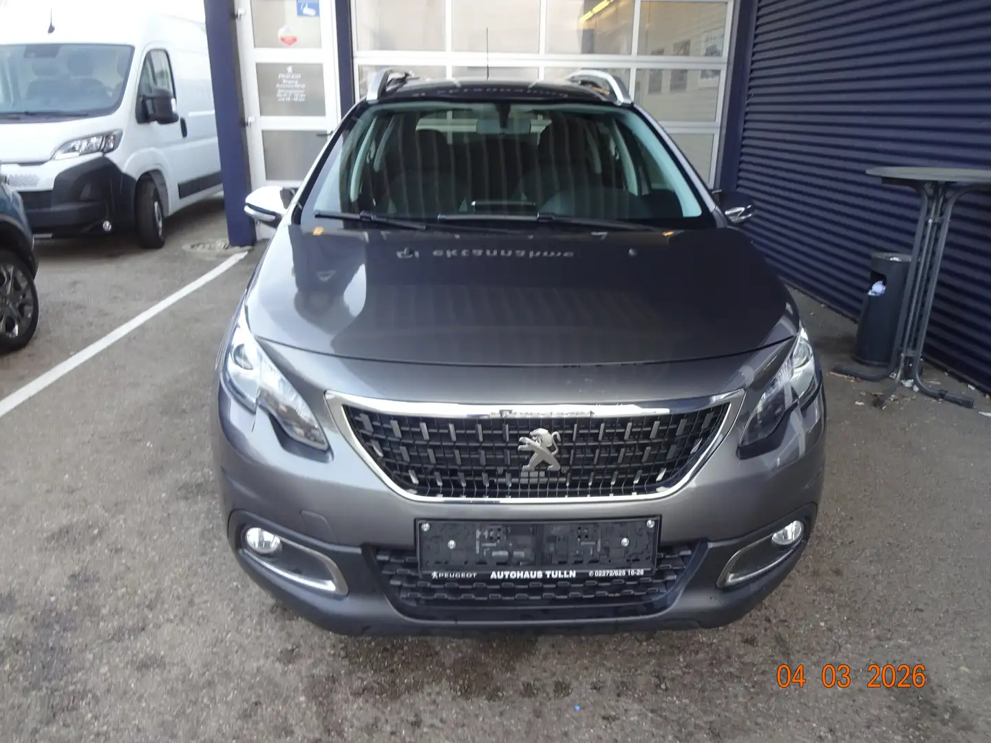 Peugeot 2008 Style BHDI 100 Grau - 2