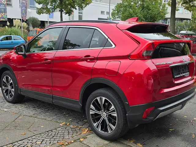 Mitsubishi Eclipse Cross view 3