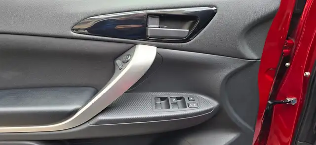 Mitsubishi Eclipse Cross view 12