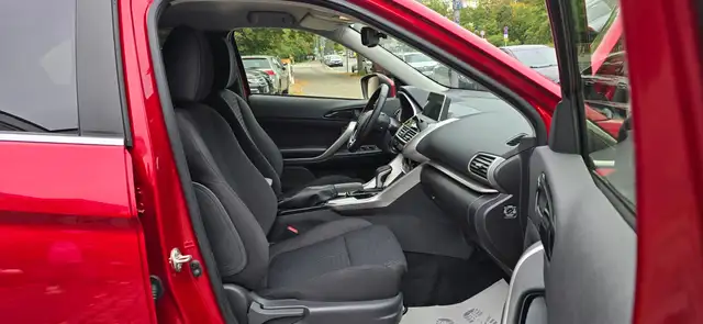 Mitsubishi Eclipse Cross view 9