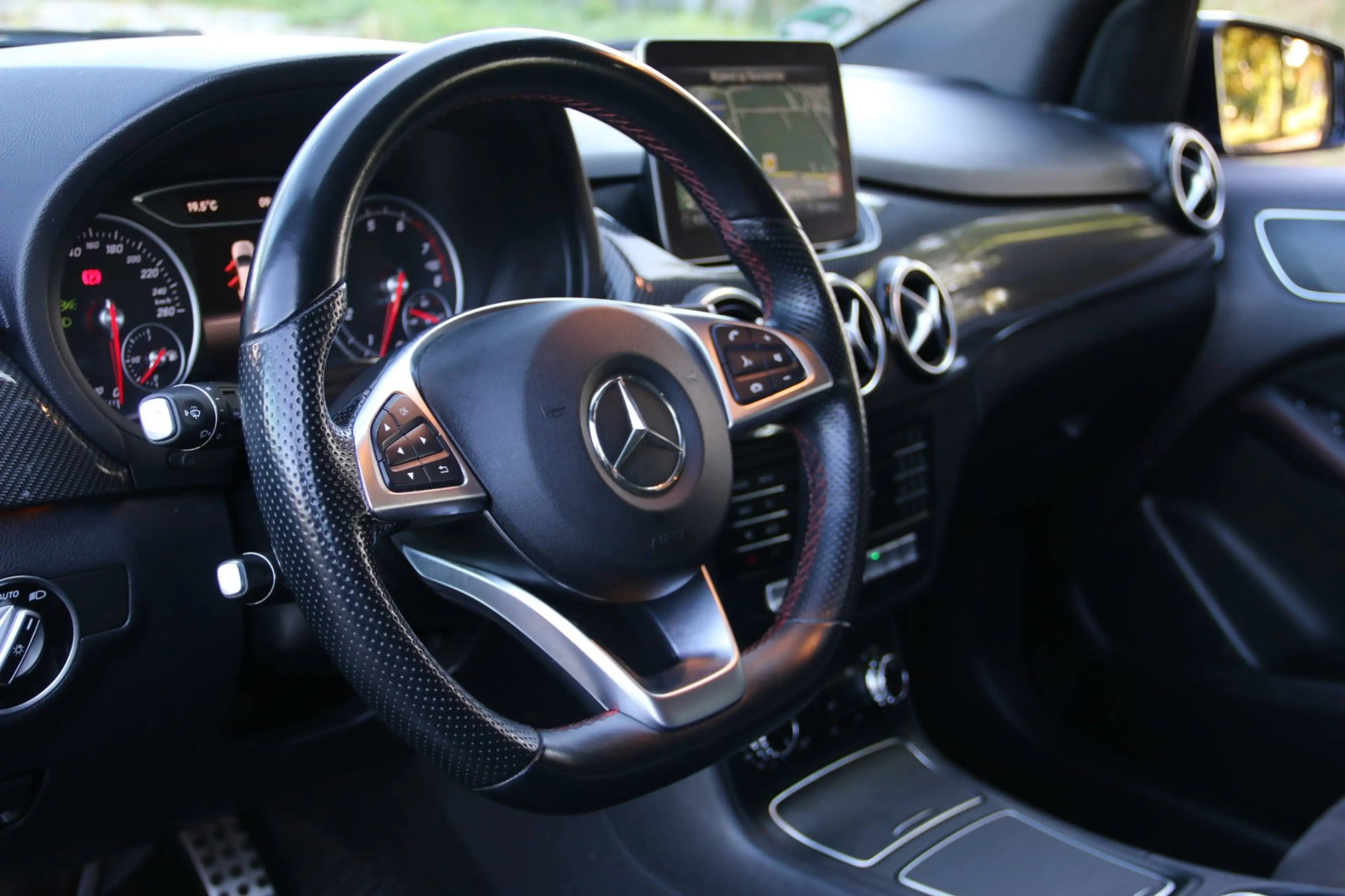 Mercedes-Benz B 180 Business Solution AMG PANO-DAK NL-AUTO NAP! — photo 11