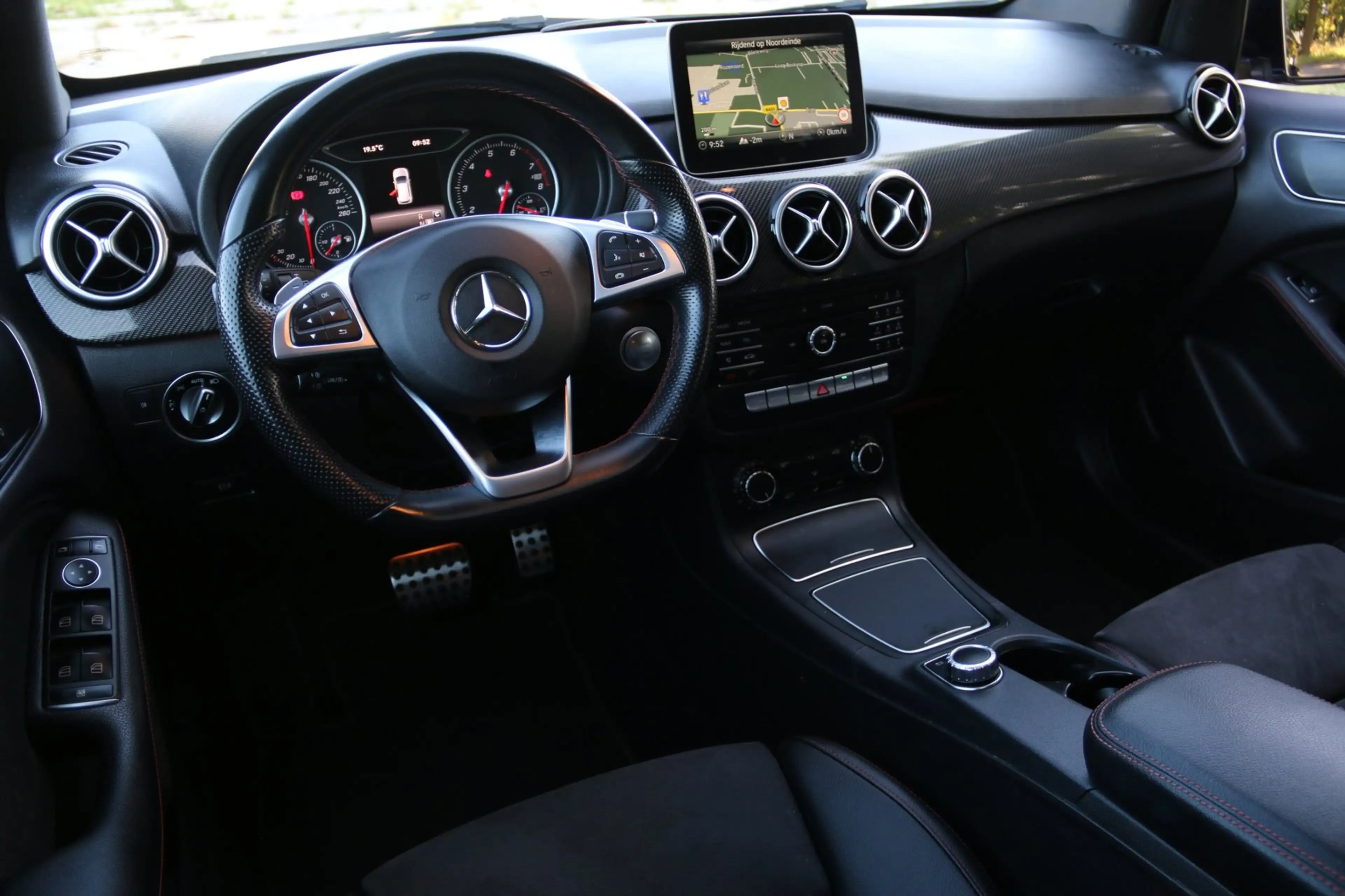 Mercedes-Benz B 180 Business Solution AMG PANO-DAK NL-AUTO NAP! — photo 7