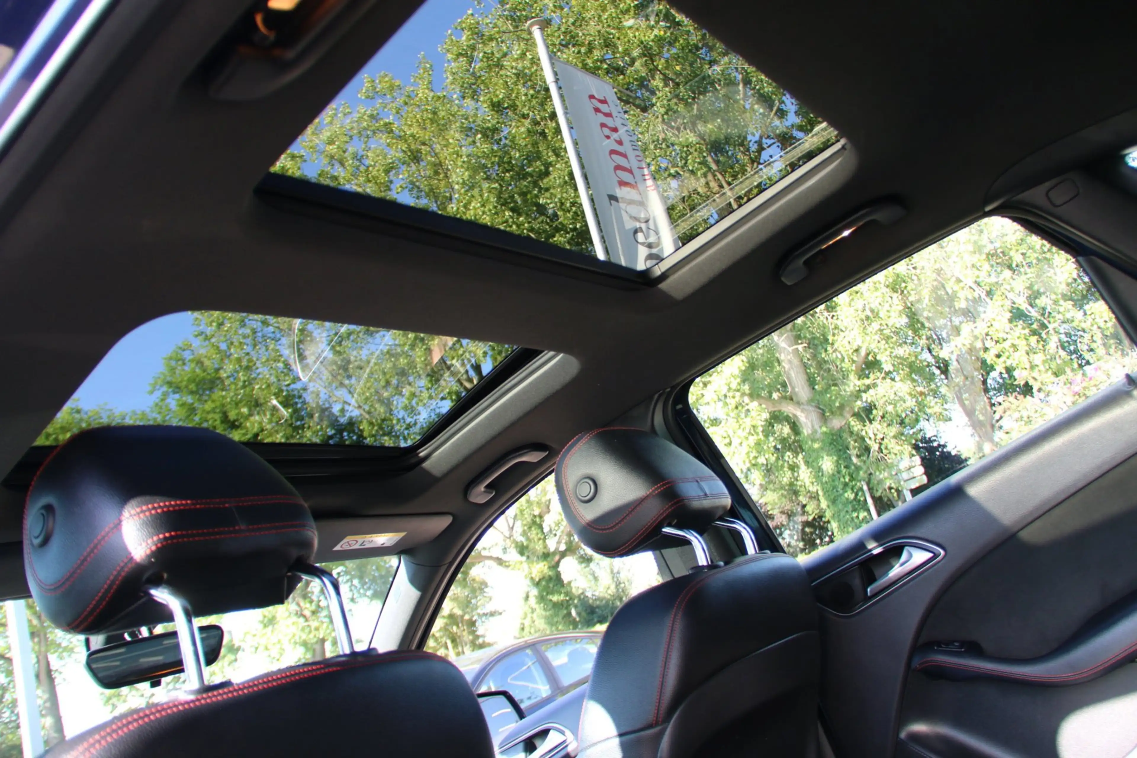 Mercedes-Benz B 180 Business Solution AMG PANO-DAK NL-AUTO NAP! — photo 8