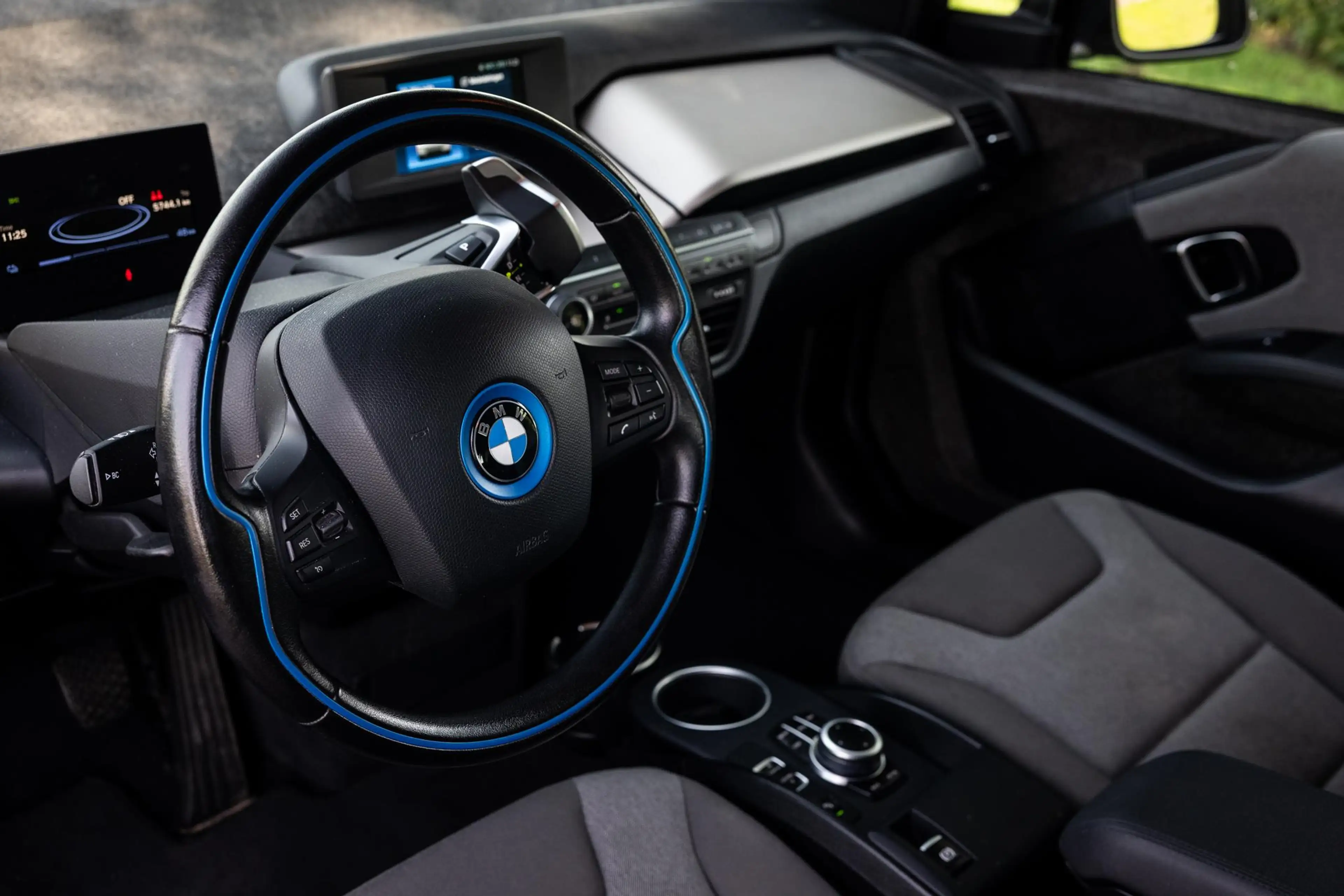 BMW i3 Basis 120Ah 42 kWh Warmtepomp LED 20 inch — photo 13