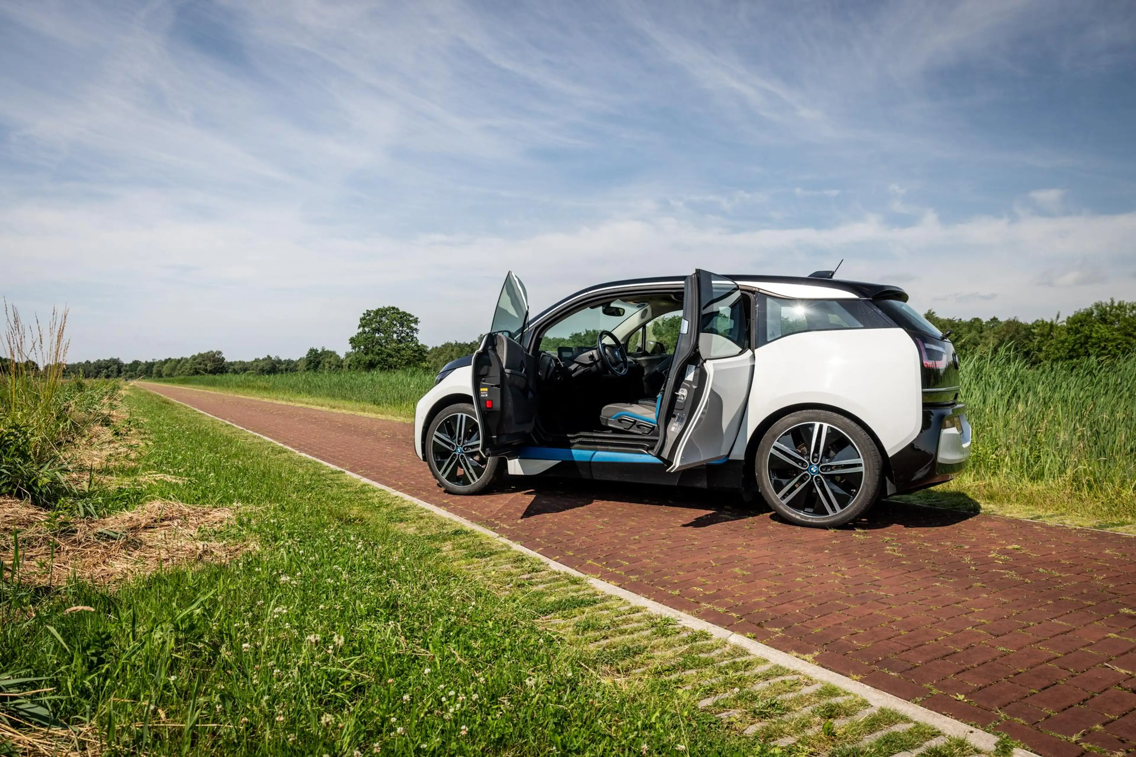 BMW i3 Basis 120Ah 42 kWh Warmtepomp LED 20 inch — photo 7