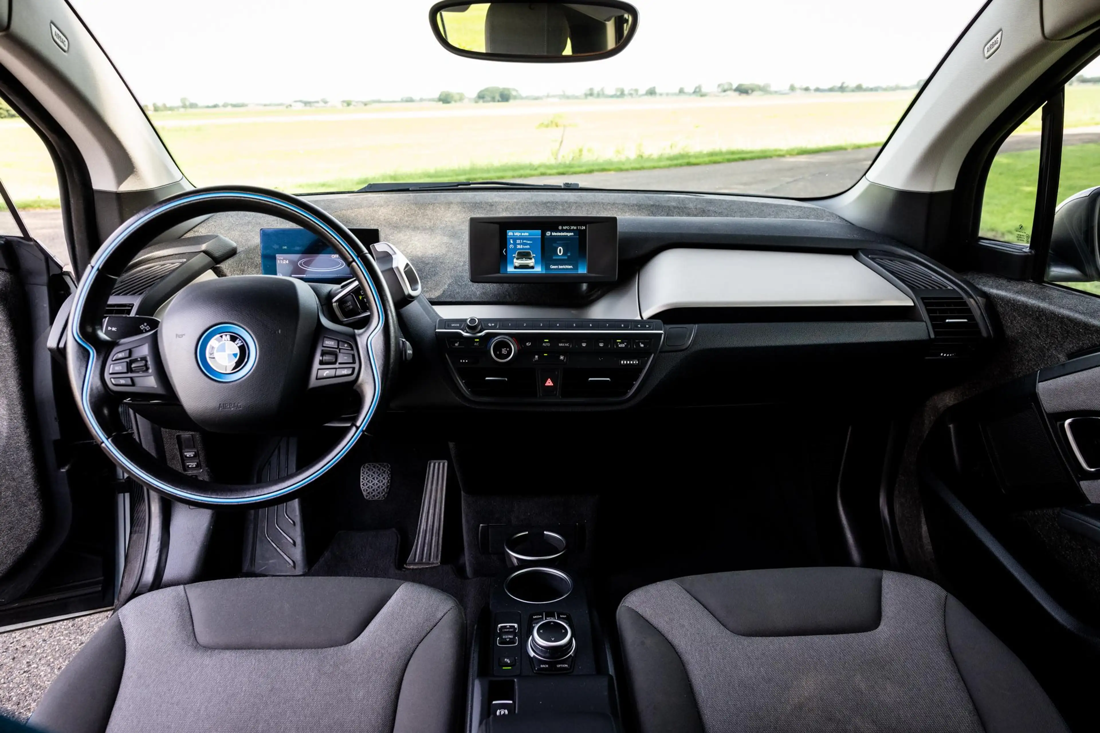 BMW i3 Basis 120Ah 42 kWh Warmtepomp LED 20 inch — photo 8