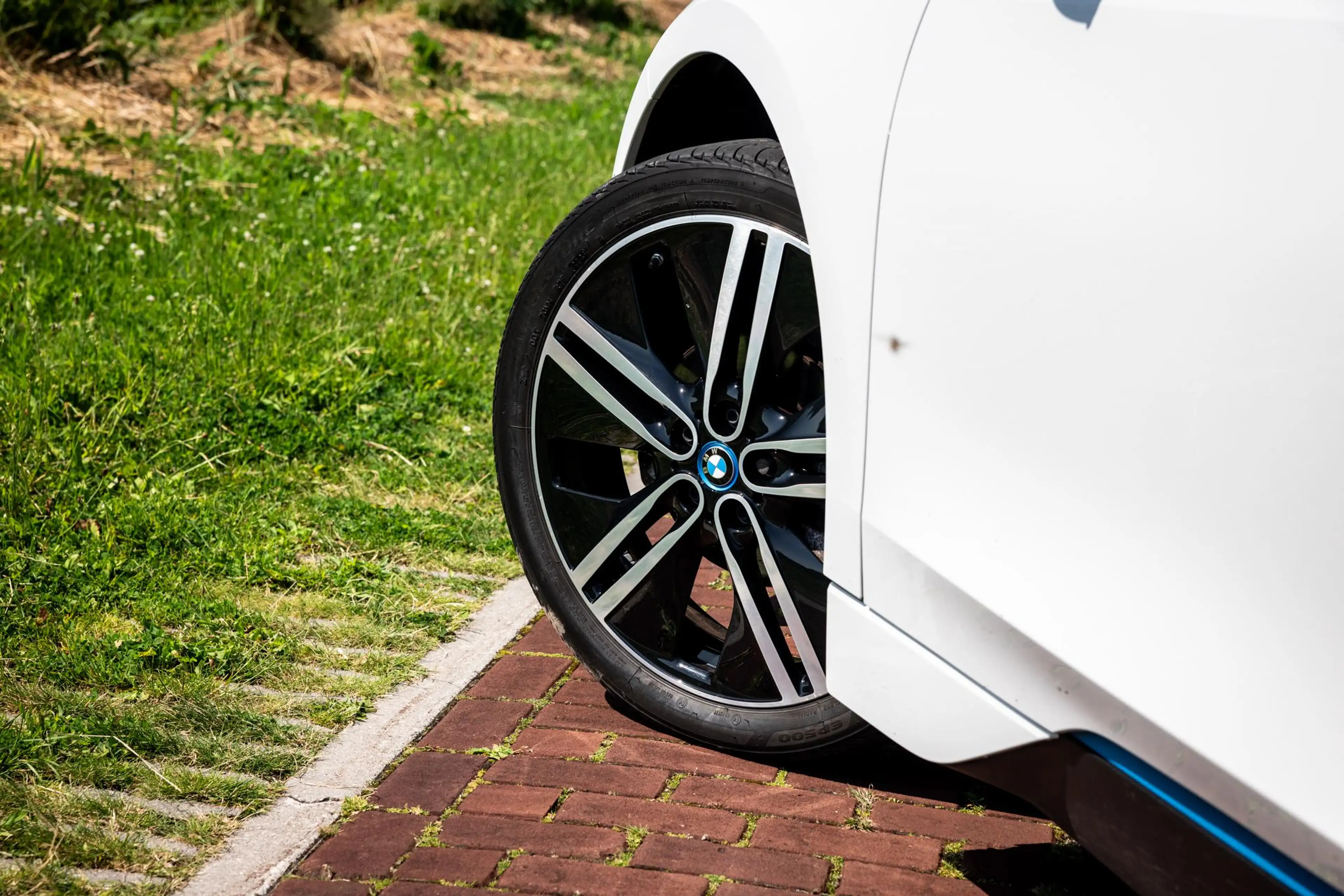 BMW i3 Basis 120Ah 42 kWh Warmtepomp LED 20 inch — photo 6