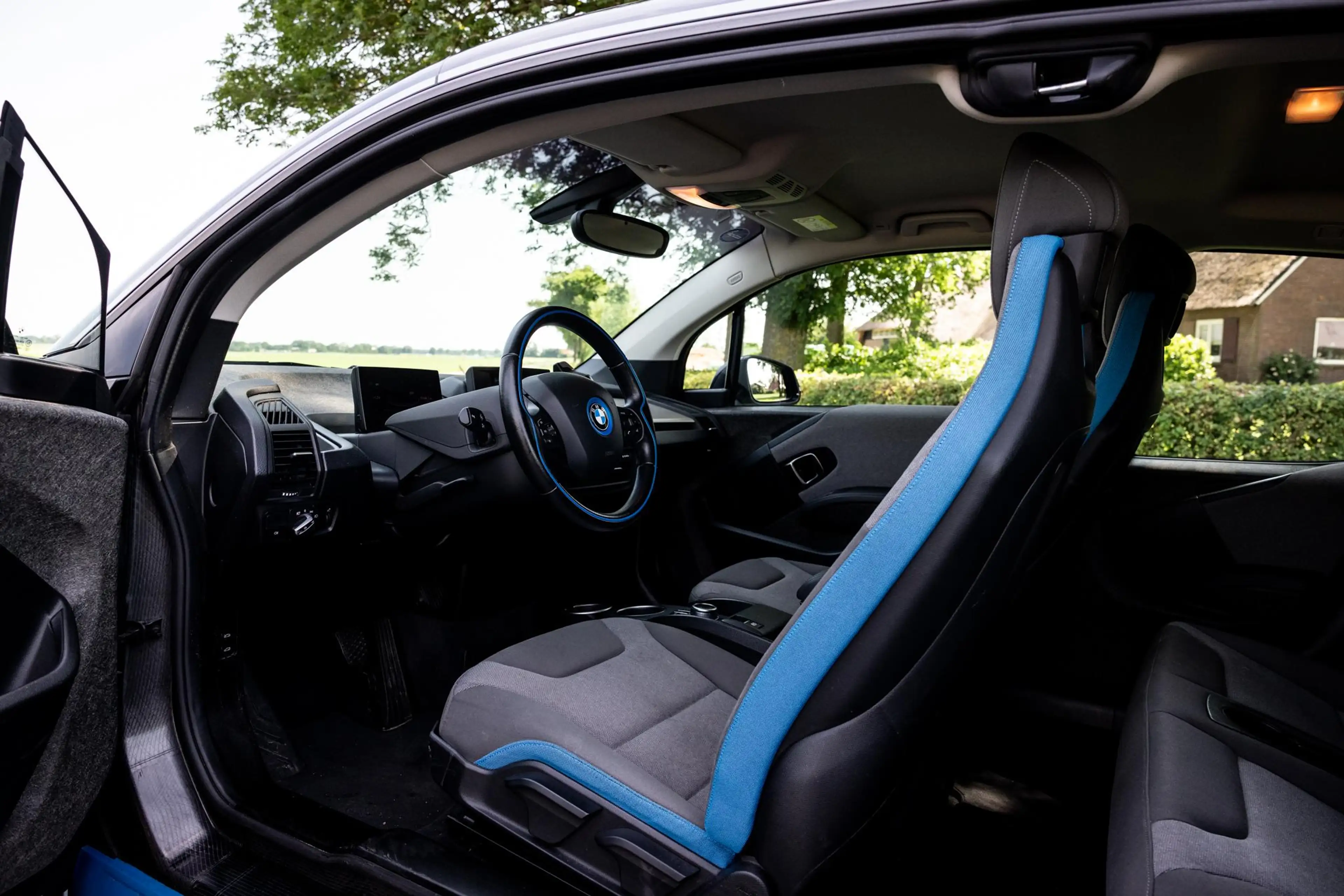 BMW i3 Basis 120Ah 42 kWh Warmtepomp LED 20 inch — photo 10