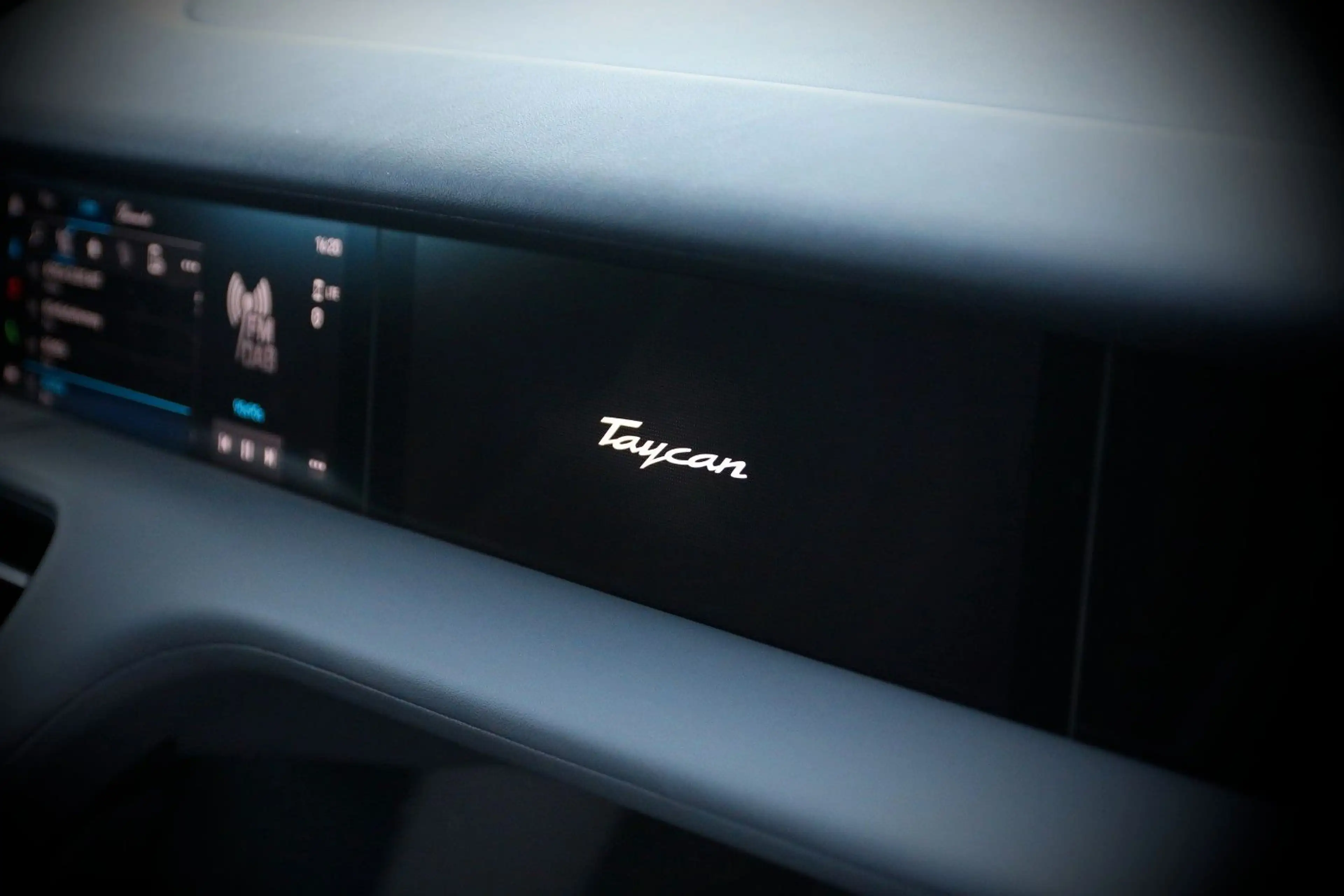 Porsche Taycan SportDesign InnoDrive Burmester 93,4kWh — photo 13