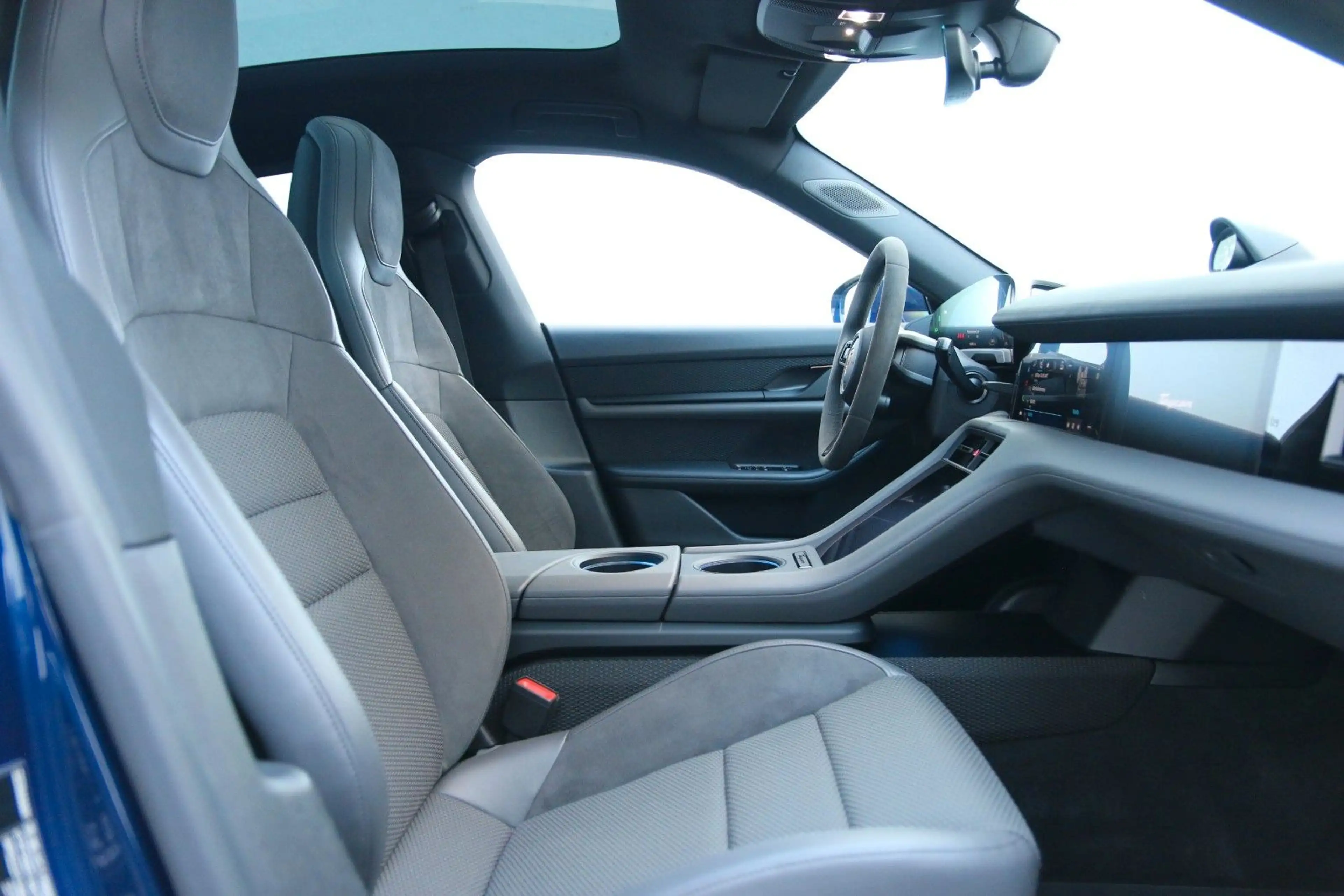 Porsche Taycan SportDesign InnoDrive Burmester 93,4kWh — photo 10