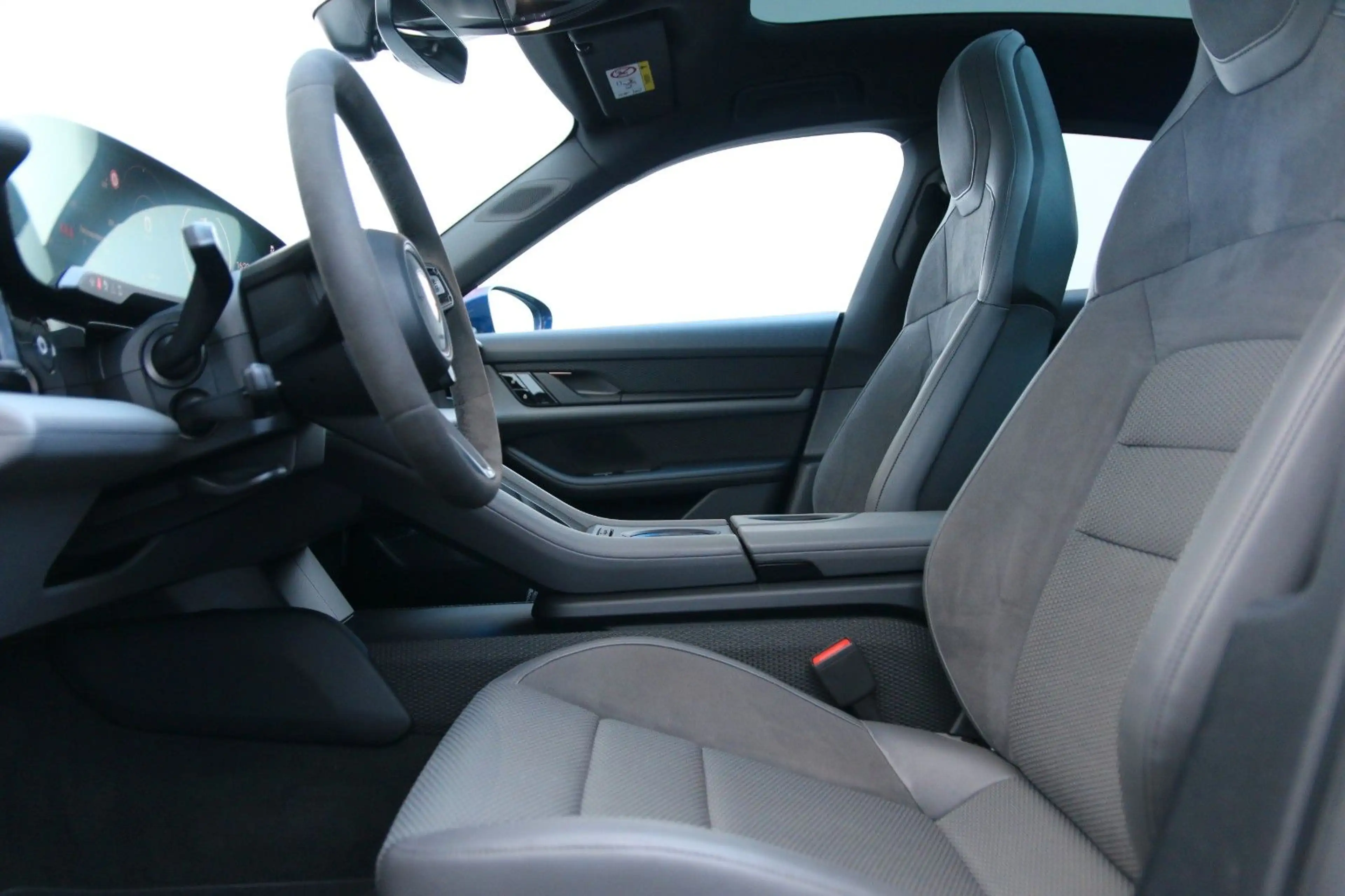 Porsche Taycan SportDesign InnoDrive Burmester 93,4kWh — photo 8