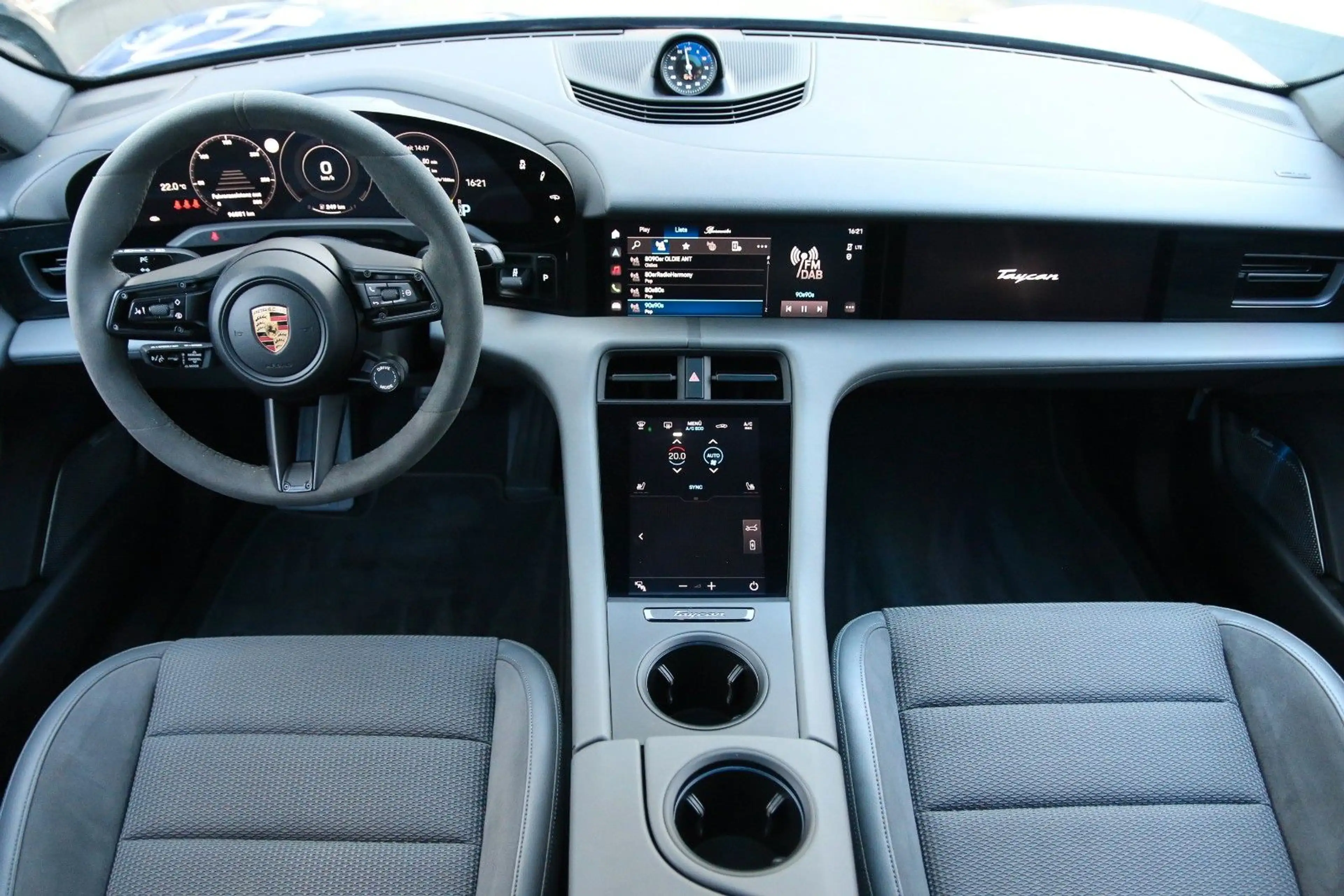 Porsche Taycan SportDesign InnoDrive Burmester 93,4kWh — photo 9