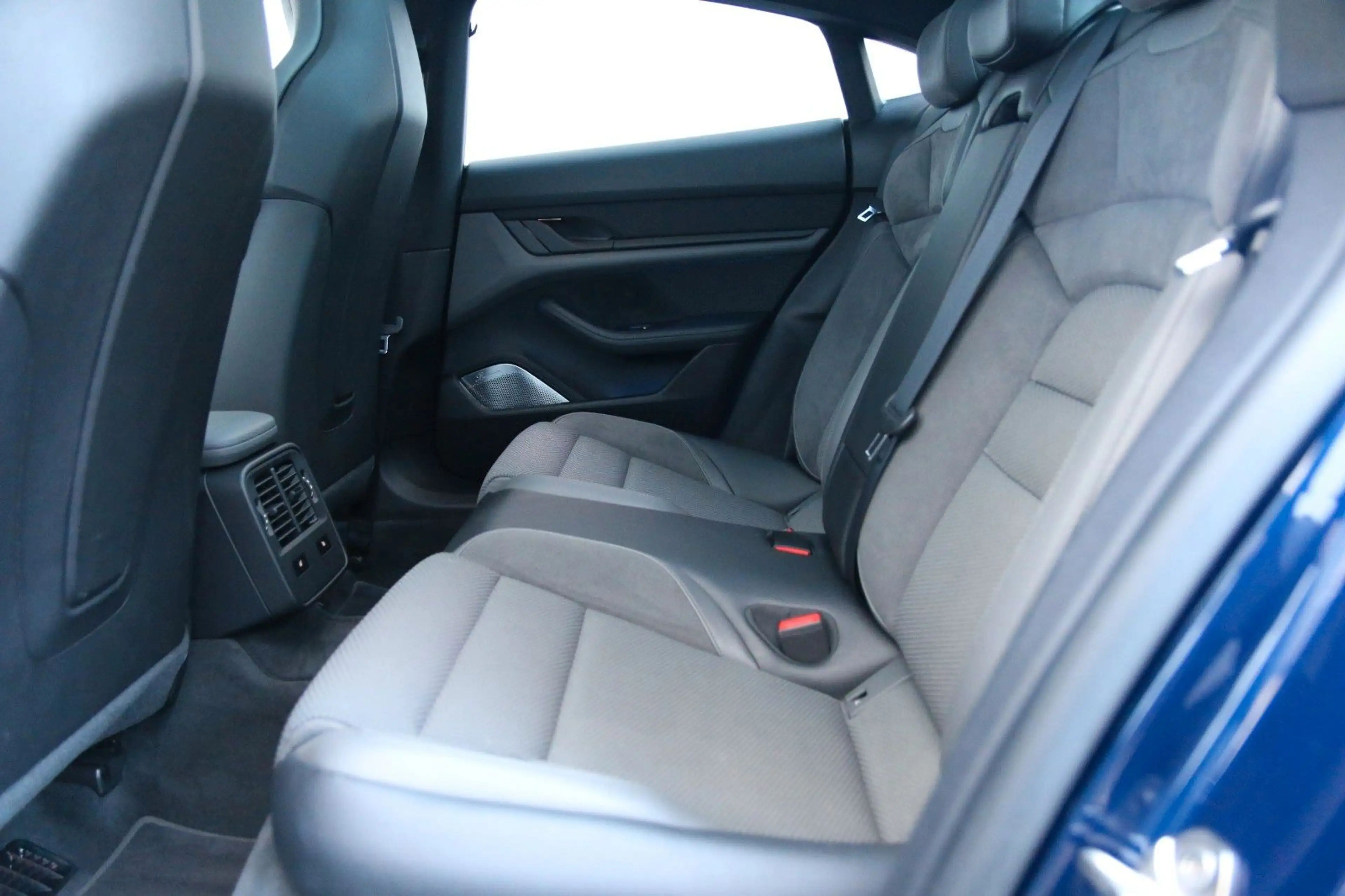 Porsche Taycan SportDesign InnoDrive Burmester 93,4kWh — photo 11