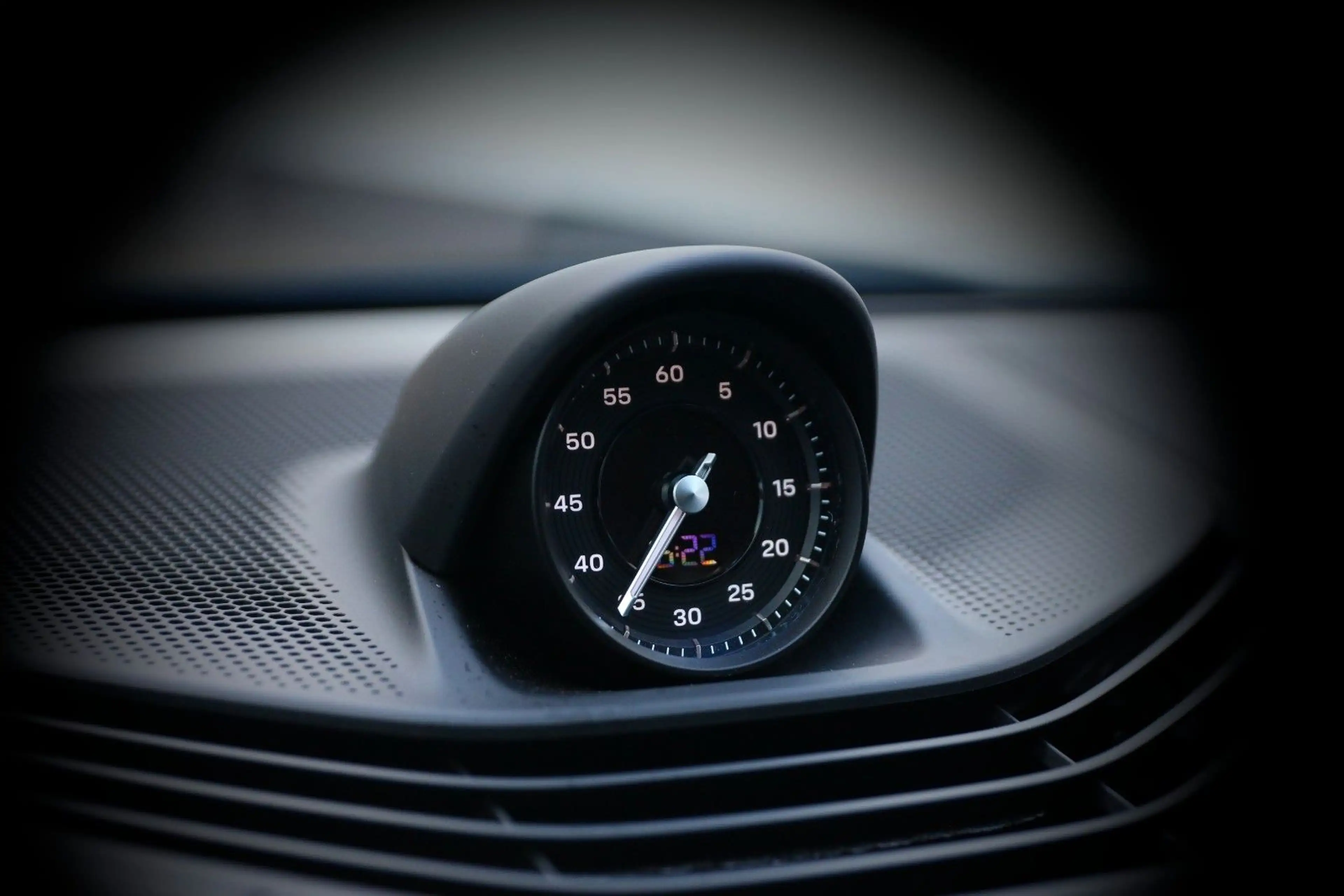 Porsche Taycan SportDesign InnoDrive Burmester 93,4kWh — photo 15