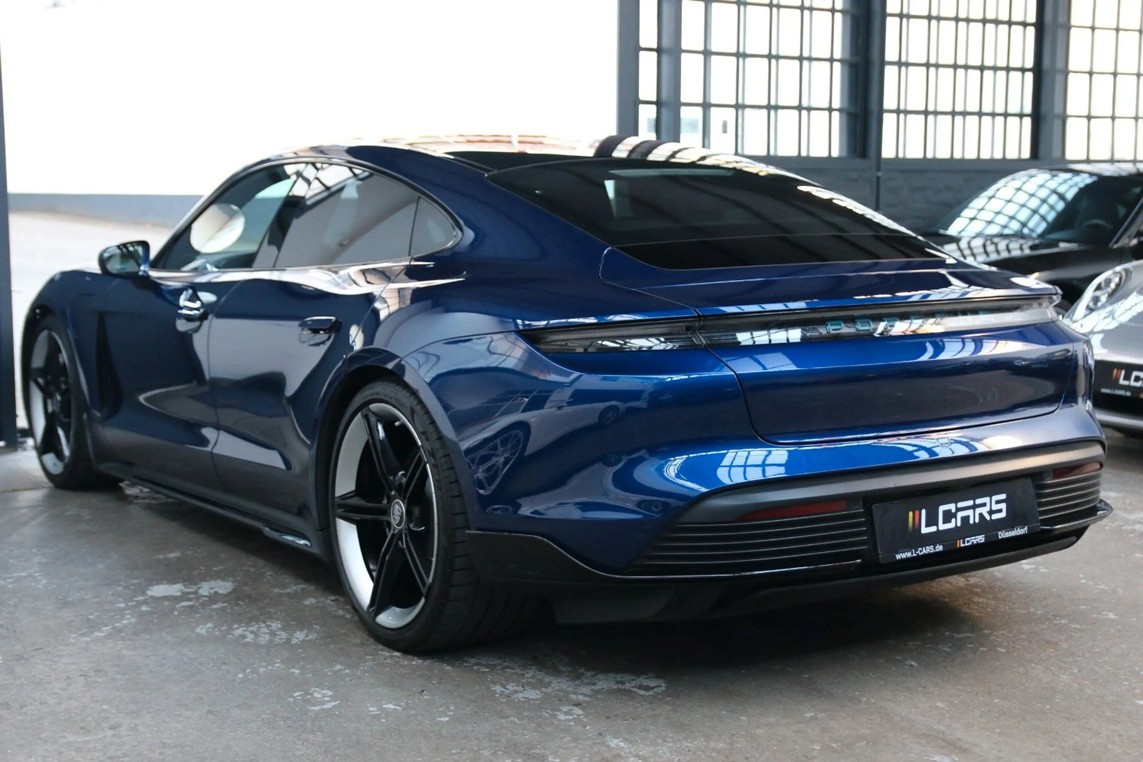 Porsche Taycan SportDesign InnoDrive Burmester 93,4kWh — photo 7