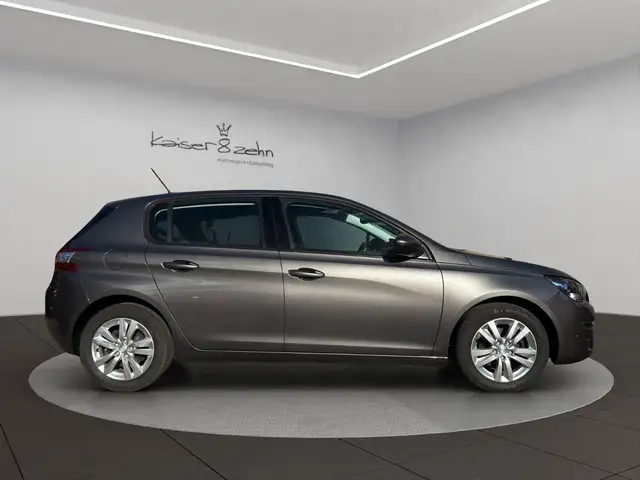 Peugeot 308 view 5