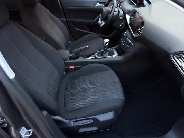 Peugeot 308 view 11
